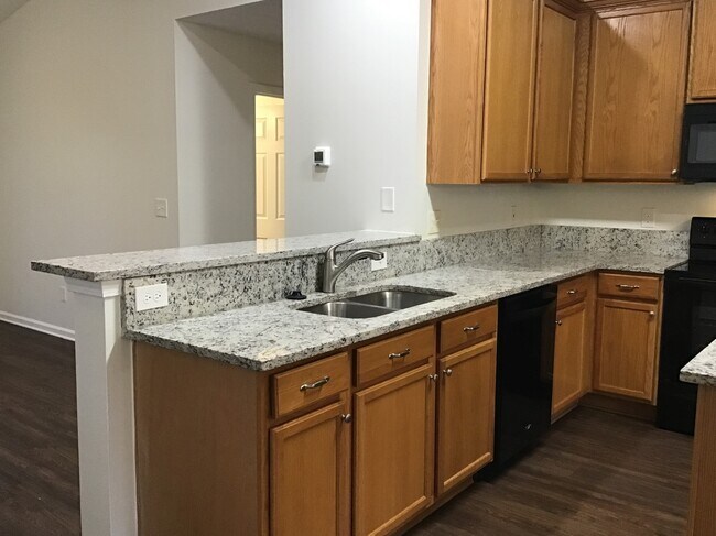 Building Photo - 2665 Westport Dr