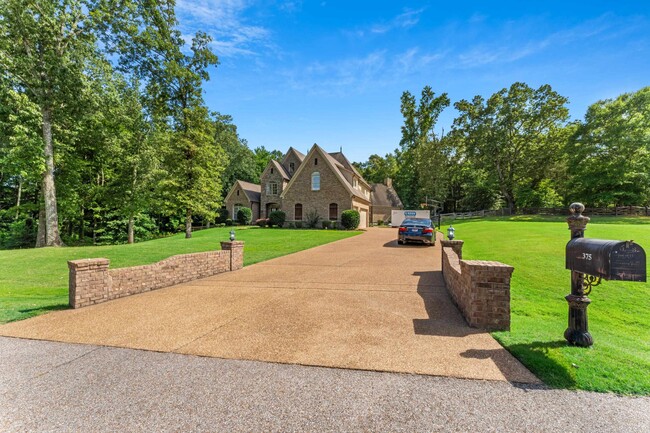 Building Photo - 375 Westbury Ln