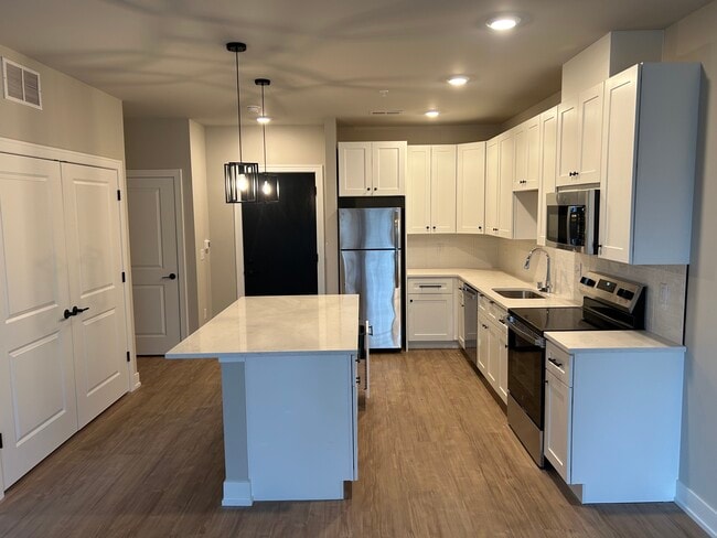 Building Photo - 3722 Speedway Rd