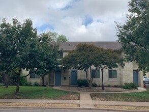 Building Photo - 3214 Crosscreek Dr