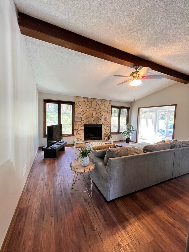 Photo - 208 Brambleton Ct House