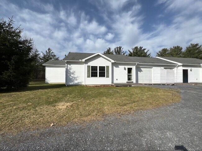 Building Photo - 392 Troy Rd