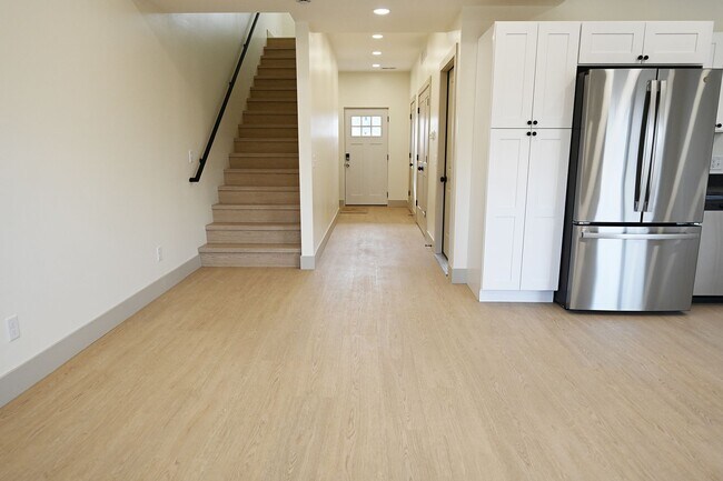 Building Photo - 164 Brushwood Dr