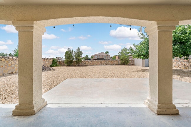 Building Photo - 429 Emerald Bluff Dr
