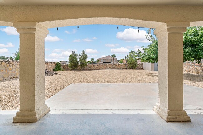 Foto del edificio - 429 Emerald Bluff Dr
