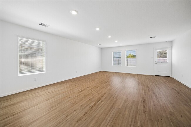Foto del edificio - 21583 Casavatore Dr