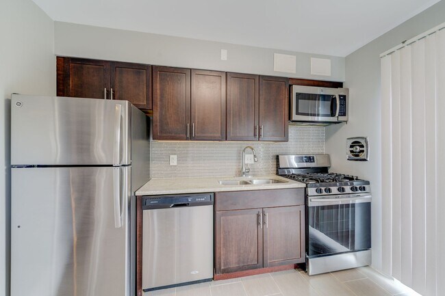 Foto del edificio - Gorgeous 2 Bedroom Condo with a Move-in Sp...
