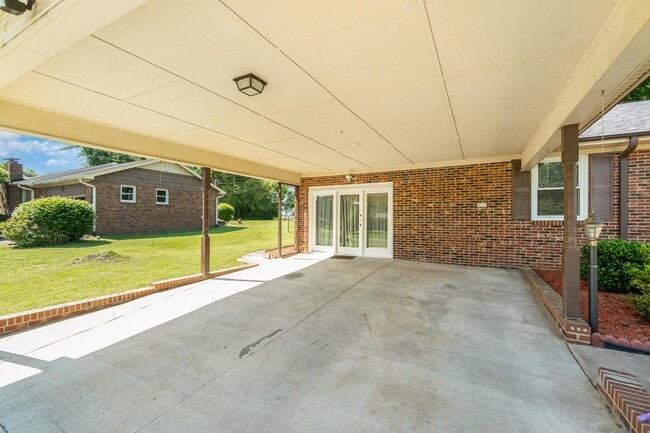 Building Photo - 6515 Lynwood Dr NW
