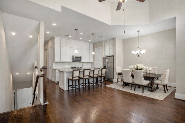 Building Photo - 11005 Acorn Falls Dr