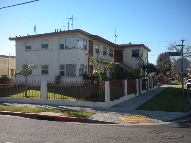 Foto principal - 3950 Montclair St