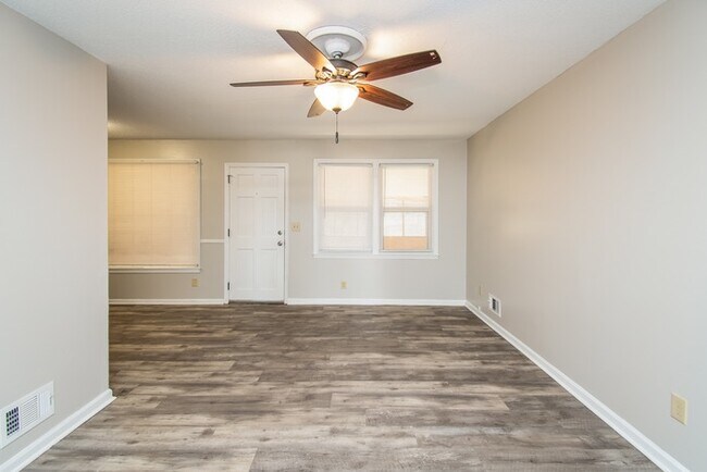 Building Photo - Charming 3 Bedroom in Columbia