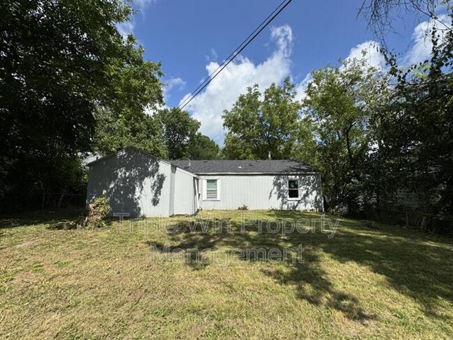 Building Photo - 9757 Vickie Pl