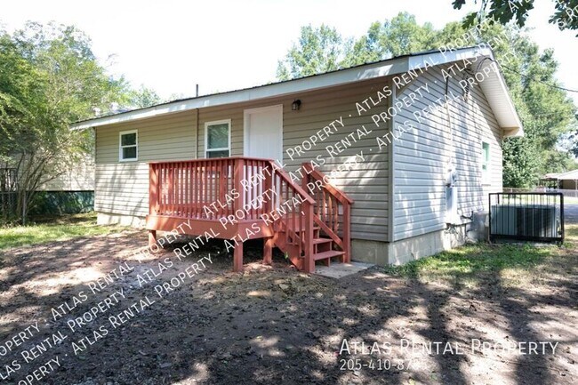 Building Photo - 3328 Hillcrest Ave