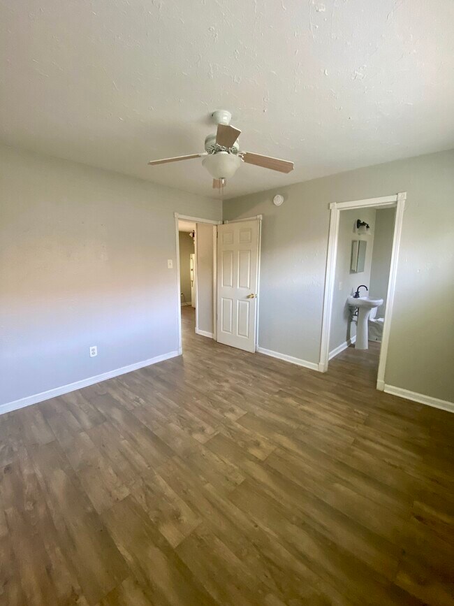 Foto del edificio - 311 Campbell Ave