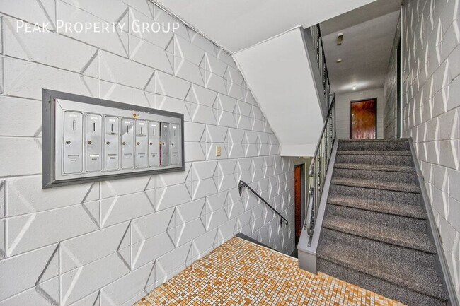 Foto del edificio - 6140 Ridge Ave