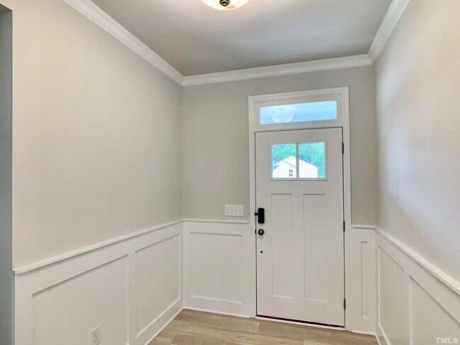 Building Photo - 112 Thompson Dr