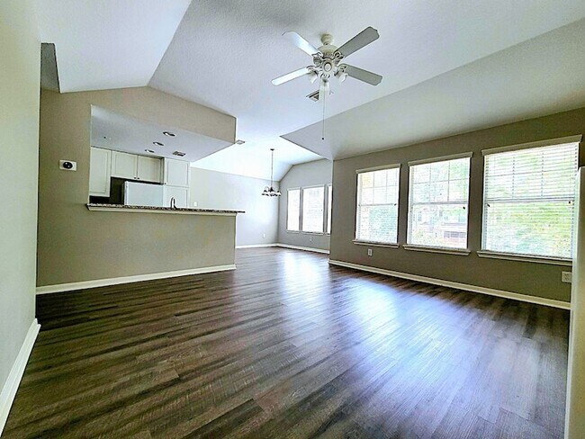 Foto del edificio - 77 Woodlily Pl