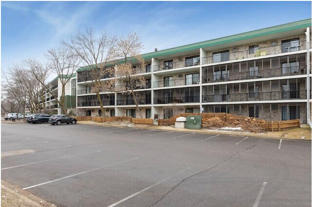 Foto del edificio - 10531 Cedar Lake Rd