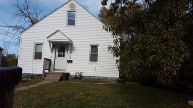 Building Photo - 113 Benton St