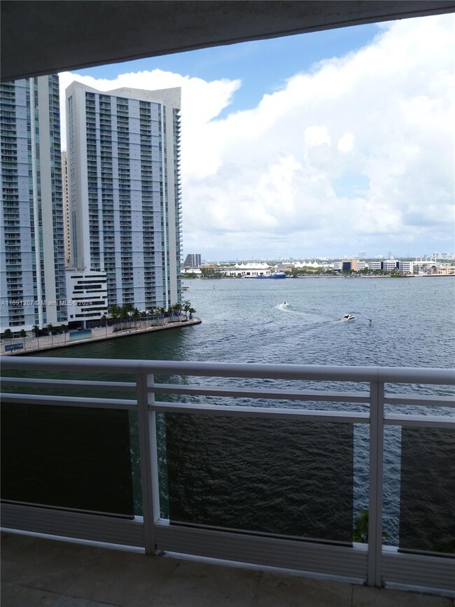 Foto del edificio - 901 Brickell Key Blvd