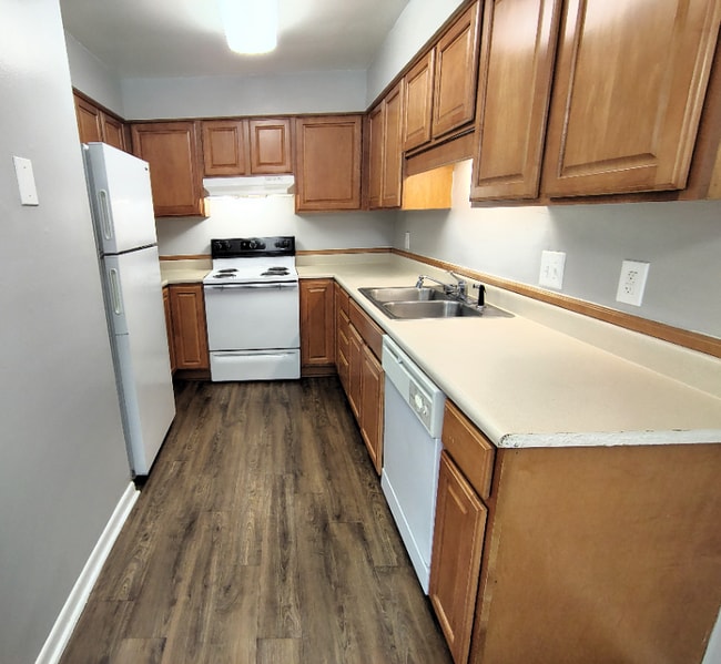 Building Photo - 600 Reusens Rd