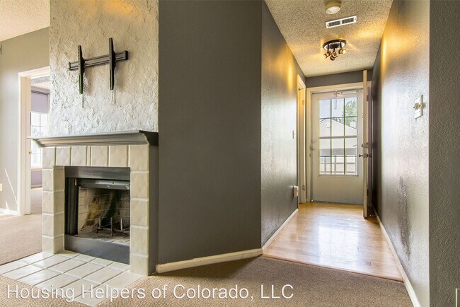 Foto del edificio - 7402 Singing Hills Dr