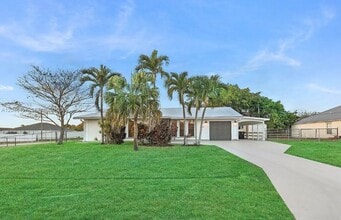 Building Photo - 981 SW Bay State Rd