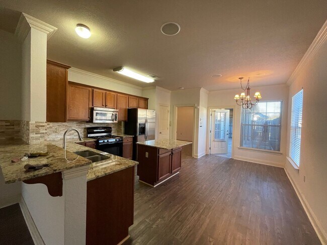 Foto del edificio - Spacious 3 Bedroom Condo in a Gated Community