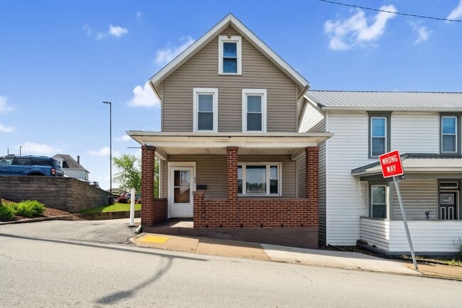 Building Photo - Stunning 3 Bedroom home in Greensburg Avai...