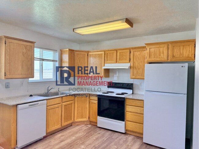 Foto del edificio - 3 Bedroom 1.5 Bath Apartment - 1 car garage