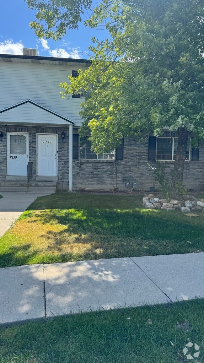 Building Photo - 2741 Centerbrook Dr