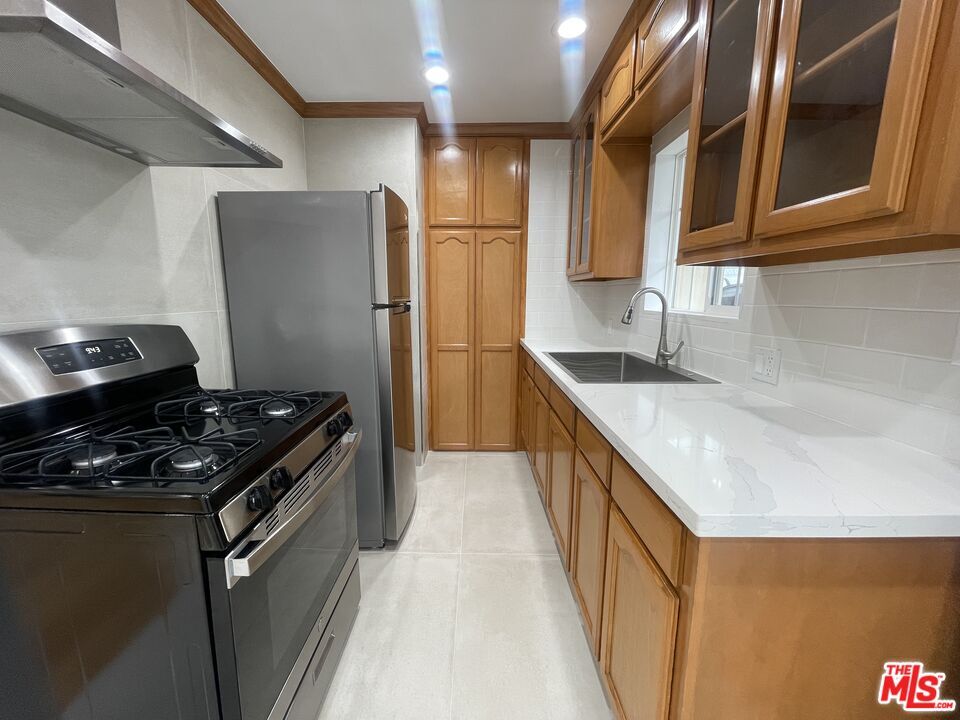 Foto principal - 1126 N Formosa Ave