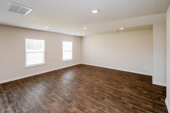 Building Photo - Coming Soon!!  Ashton Lakes!!