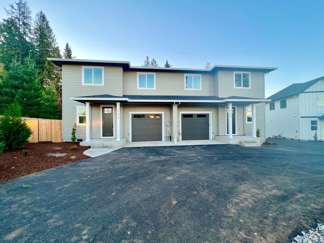 BRAND NEW!!! STUNNING SANDY, OR TOWNHOME O... House Rental in Sandy, OR