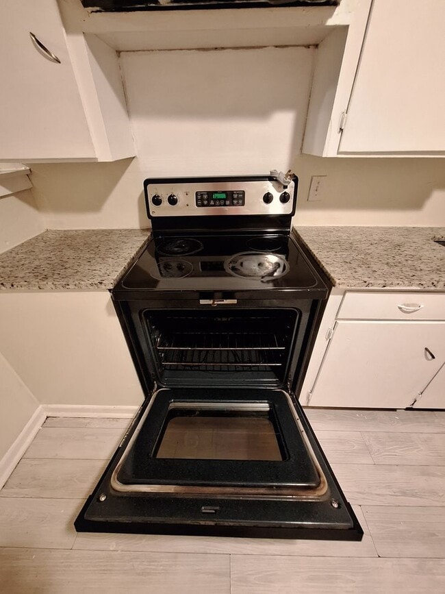 Building Photo - 1518 Victoria St