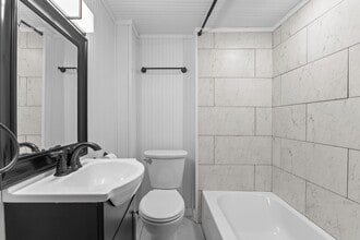 Building Photo - 114-116-116 S Champlain St