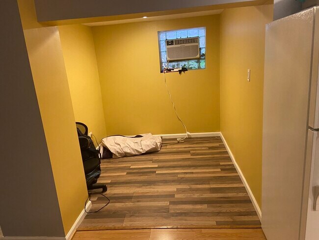 Foto del edificio - 2227 N Bissell St