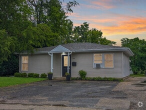 Building Photo - 950 N Brainard St