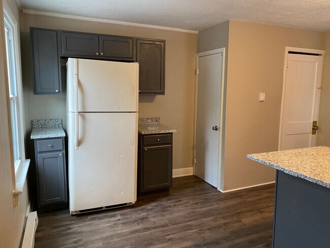 Building Photo - 550 S Main St Apt 1