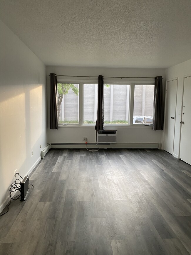 Building Photo - 2096 Mississippi St