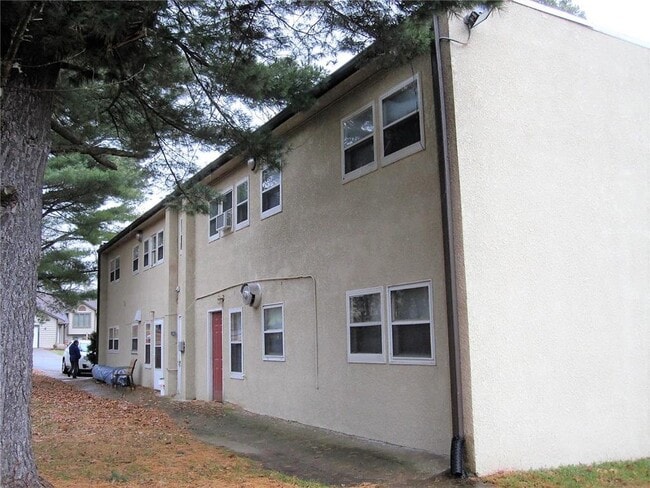Foto del edificio - 545 Birchcrest Dr