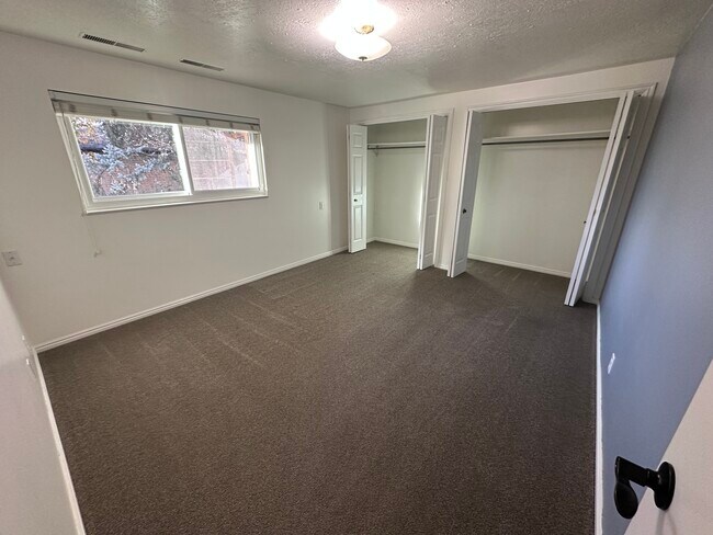 El dormitorio disponible - 921 Ashley Cir