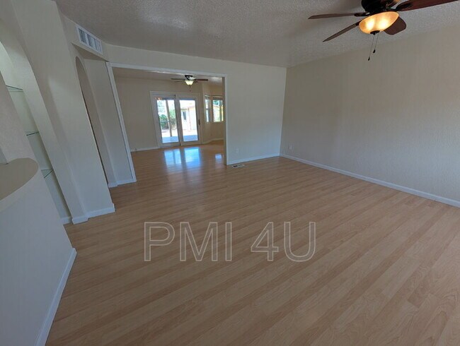 Foto del edificio - 4225 Penelope Pl NE