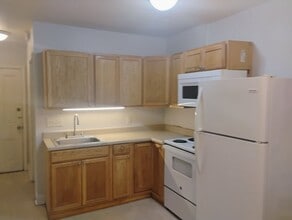 Building Photo - 720 W Market St