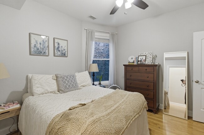 Foto del edificio - 1444 W Diversey Pkwy