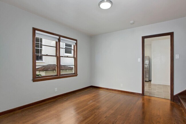 Foto del edificio - 2400-2402 Virginia St.