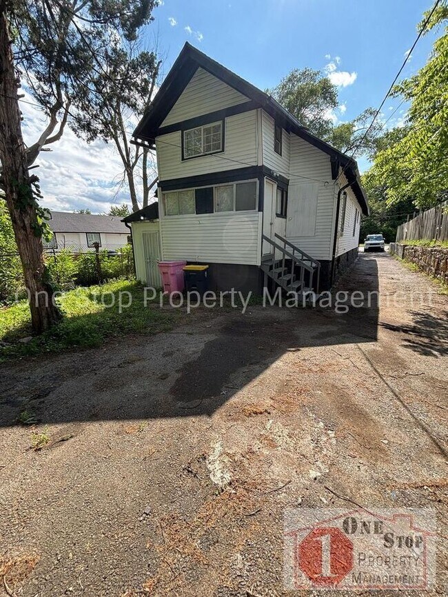Foto del edificio - Beautiful 4 Bedroom 1 Bathroom Home in Kan...