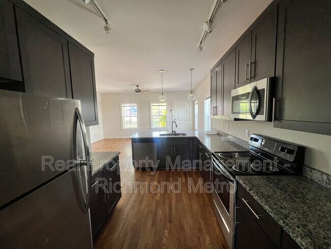 Foto del edificio - 317 W 14th St