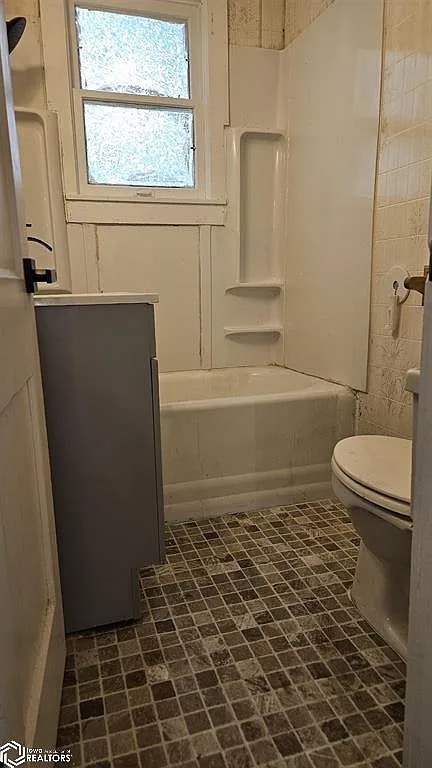 Building Photo - 107 E Vest St