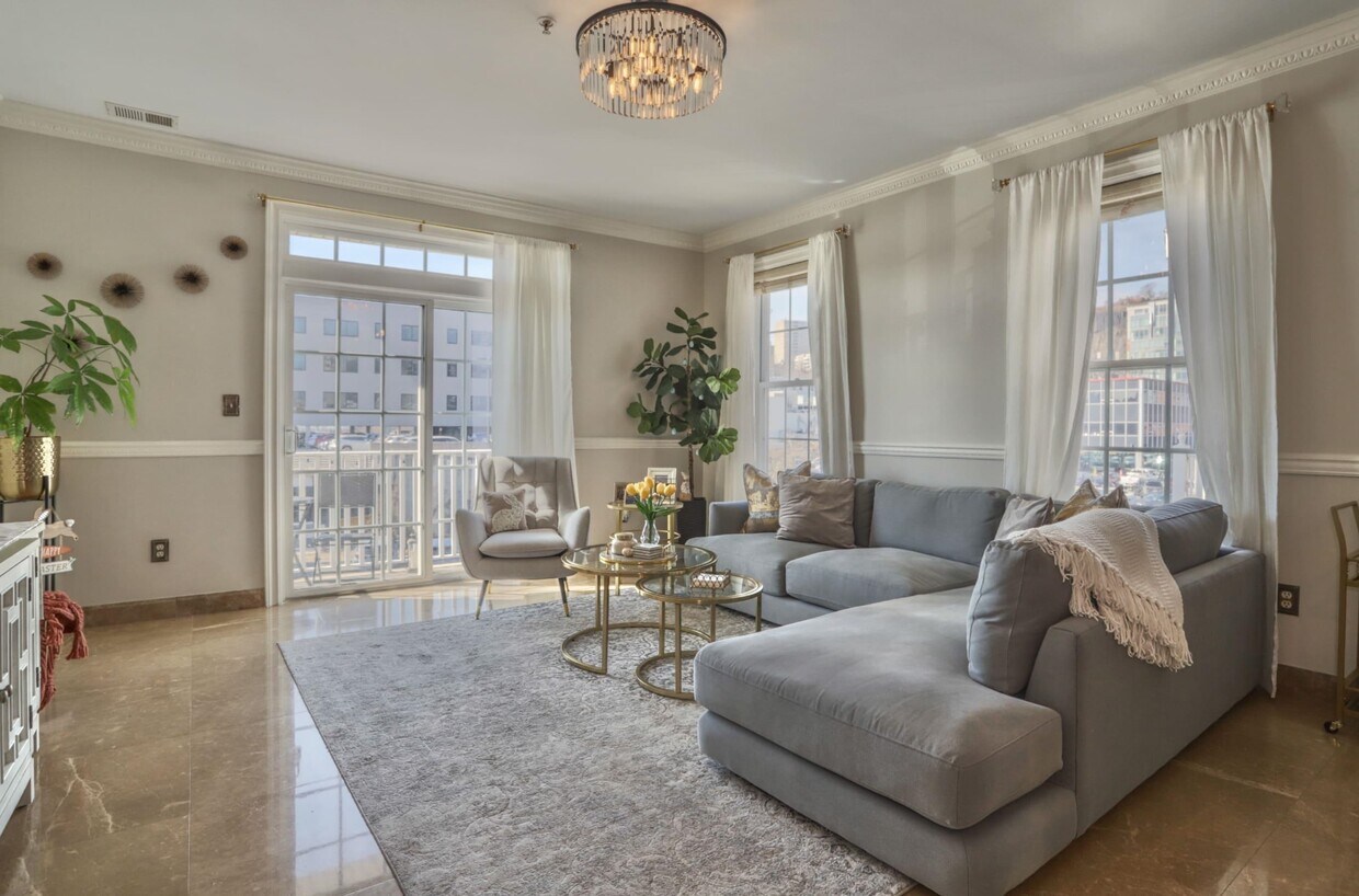 Foto principal - 7706 Marine Rd